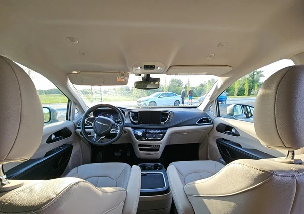 Chrysler Pacifica cena 186000 przebieg: 32000, rok produkcji 2021 z Wołomin małe 352